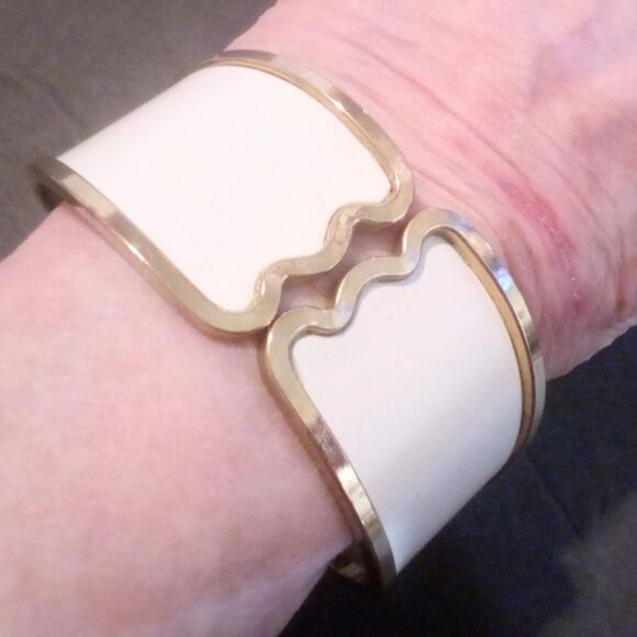 Vintage Gold and White Clamper Cuff Bracelet * - Picture 4 of 4